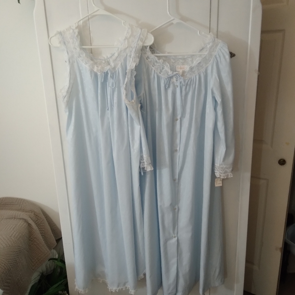 Barbizon New With Tag Frederick and Nelson Vintage Lt Blue Gown And Robe